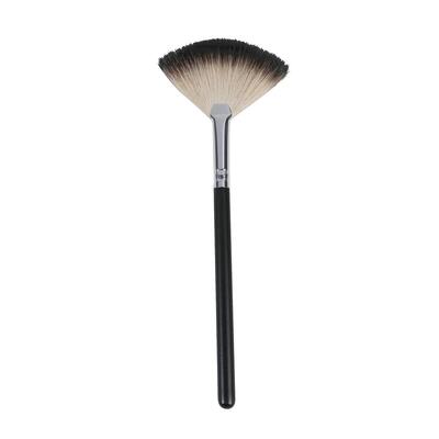 Beauty Treats Fan Powder Brush